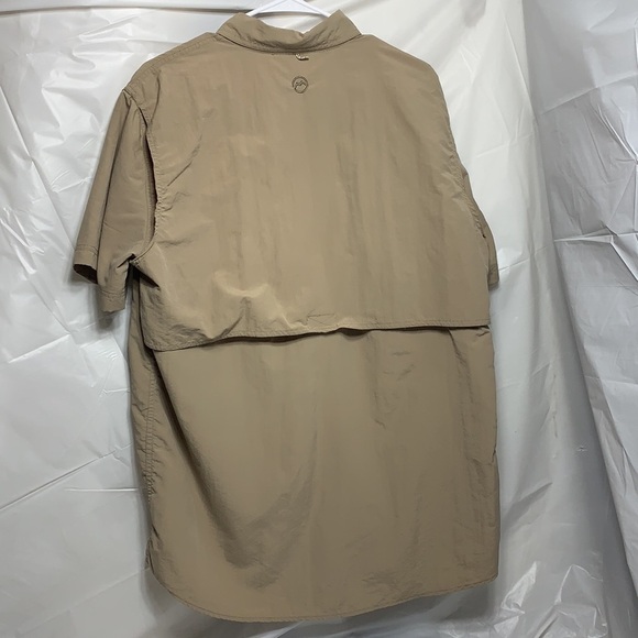 MENS Magellan Outdoors khaki Angler Fit Button Down Short Sleeve Shirt Size L - Picture 3 of 7